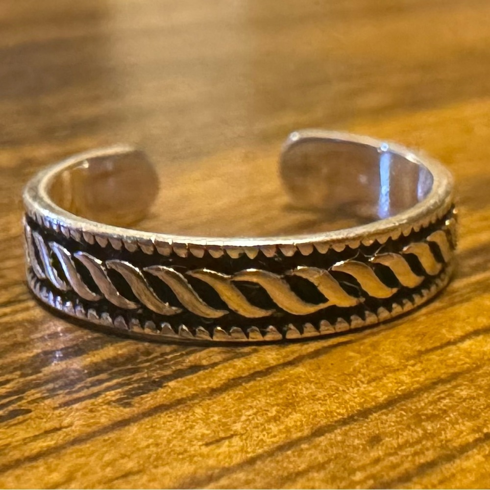 BendéLyon - 925 Sterling Silver. Pinky Ring. Size: Adjustable (5-9)